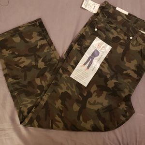 BNWT, Camo Jeans, Plus Size